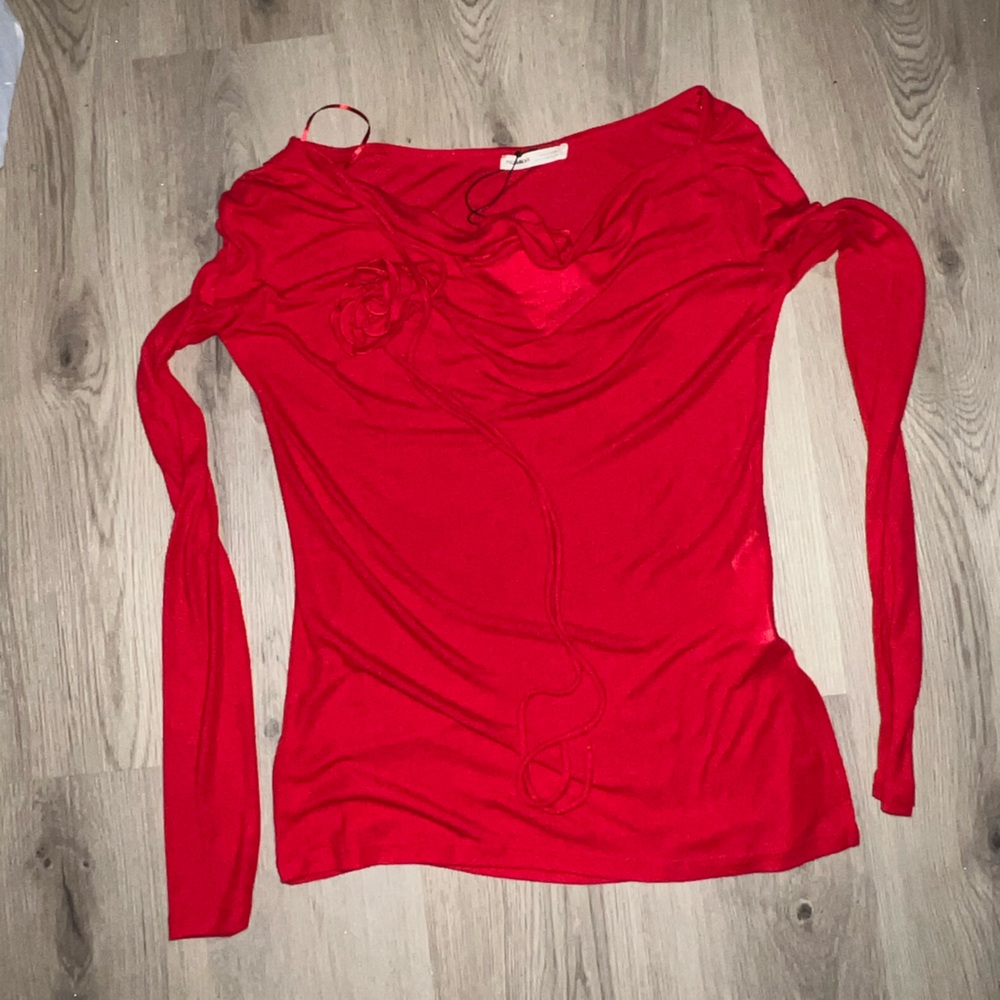 NWT Pull&Bear Red Corsage Flower Off-Shoulder Top – Size L